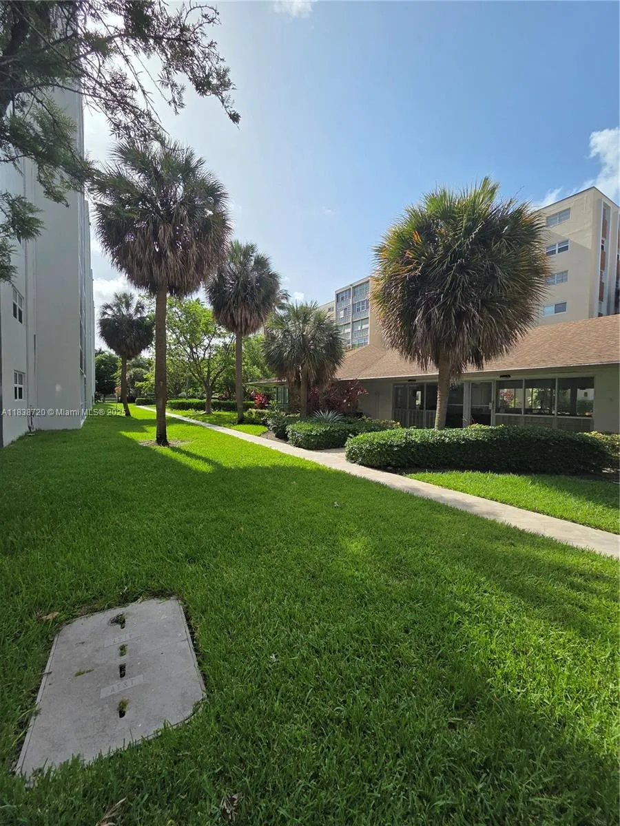 620 NE 12th Ave, #101