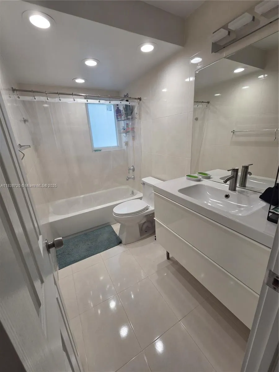 620 NE 12th Ave, #101
