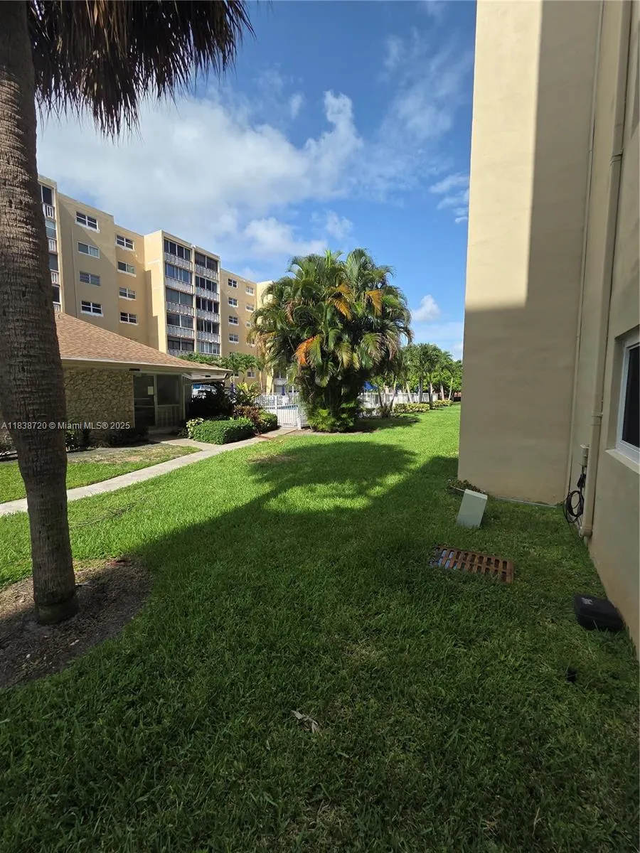 620 NE 12th Ave, #101