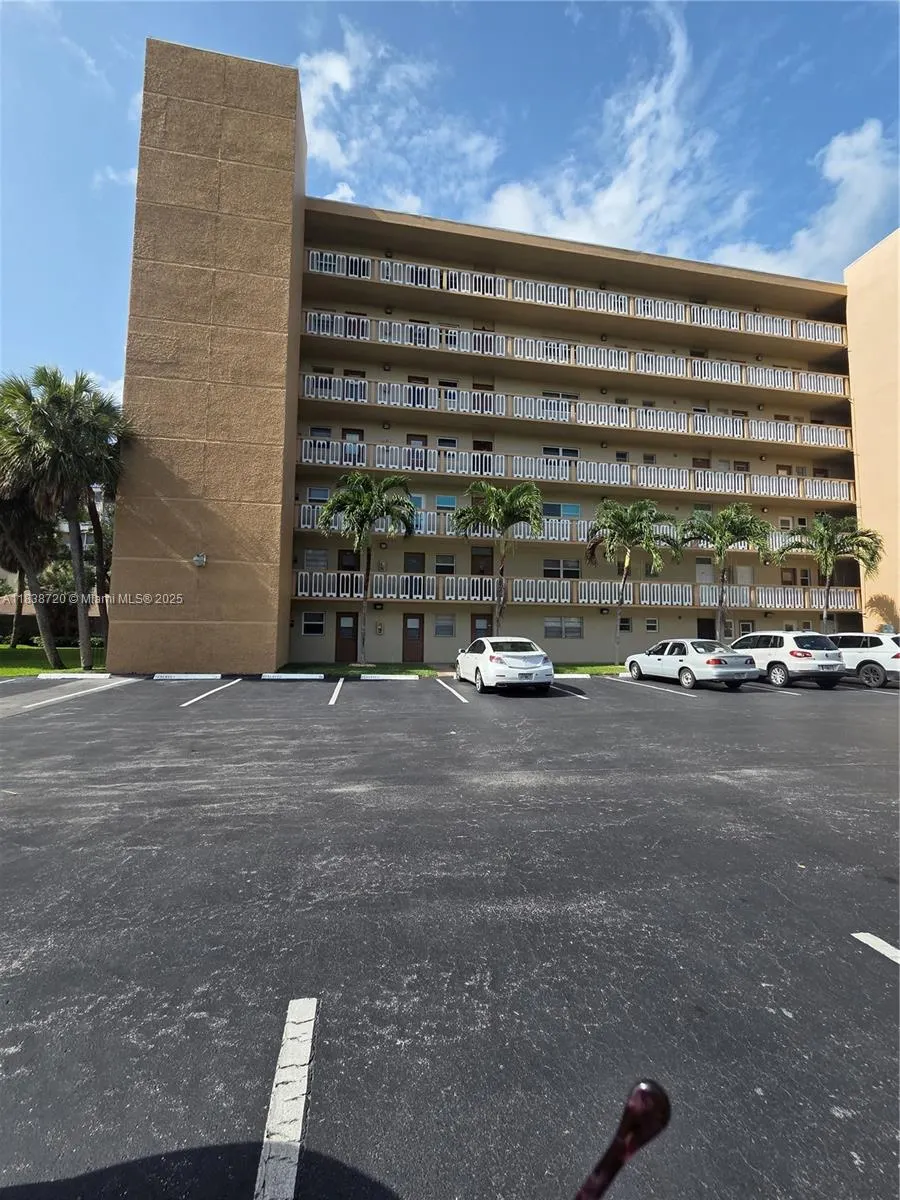 620 NE 12th Ave, #101