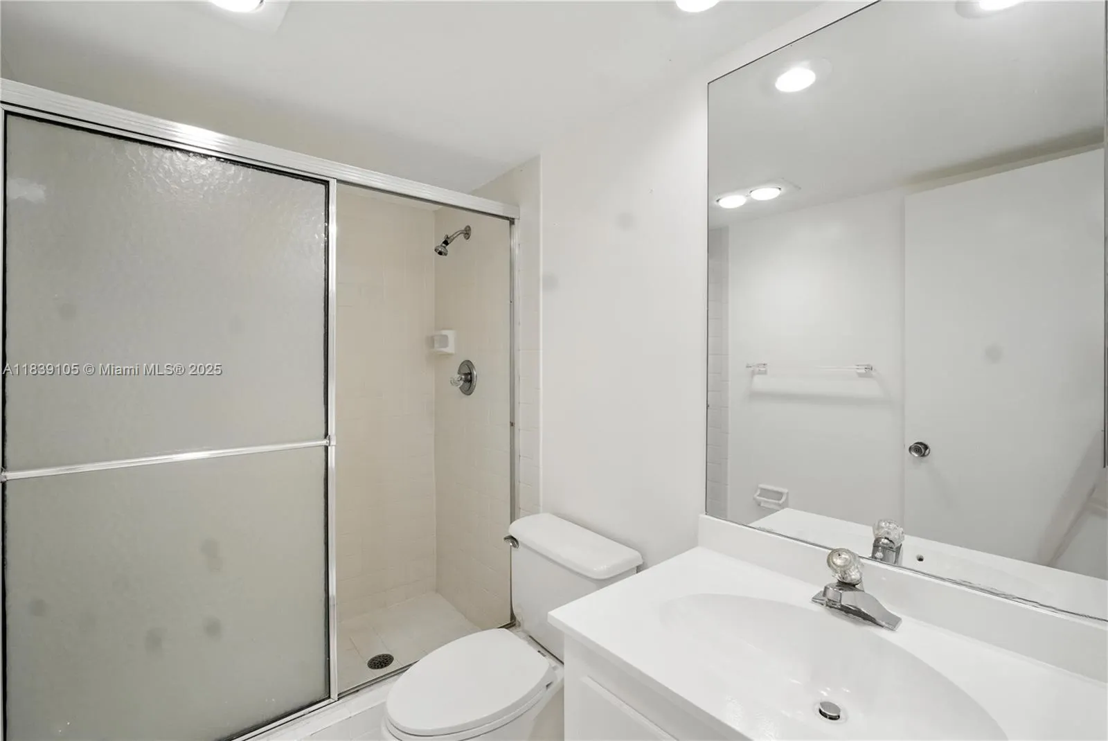 3850 Oaks Clubhouse Dr, #307