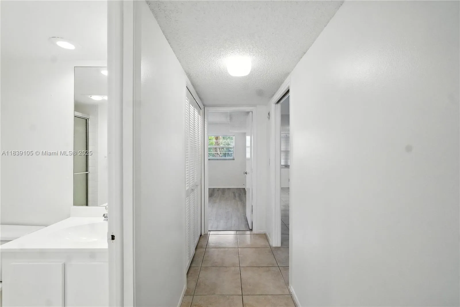 3850 Oaks Clubhouse Dr, #307
