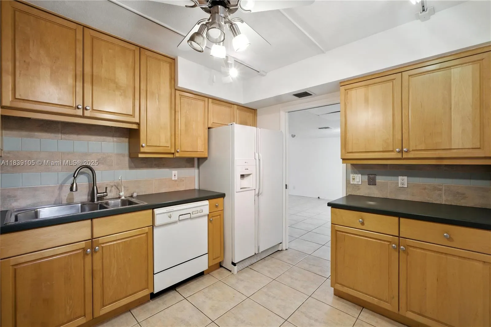 3850 Oaks Clubhouse Dr, #307