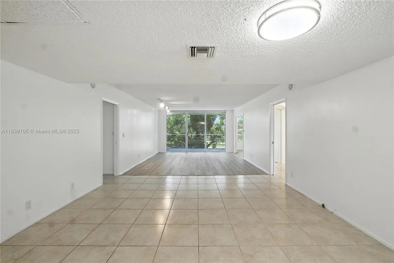 3850 Oaks Clubhouse Dr, #307