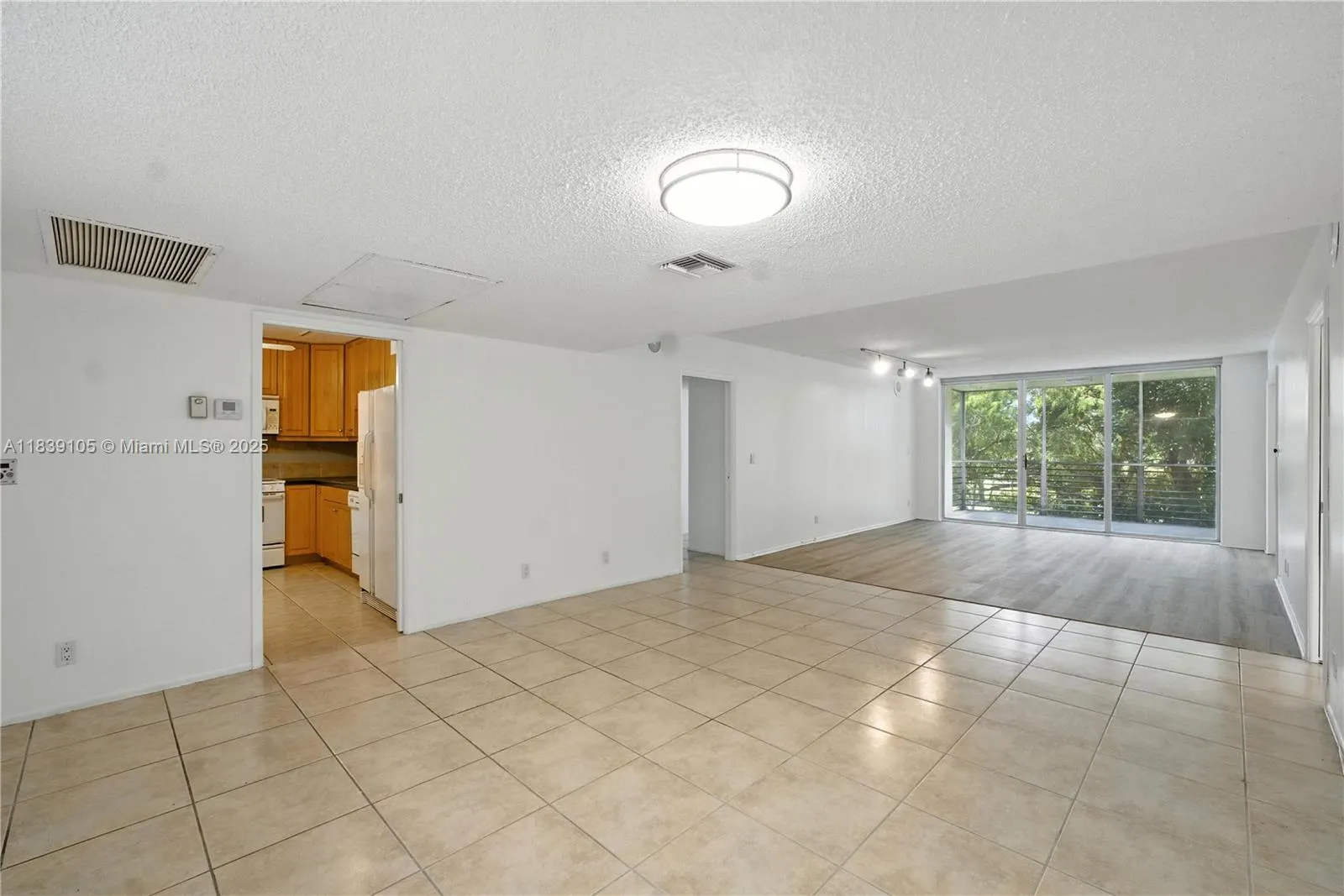 3850 Oaks Clubhouse Dr, #307