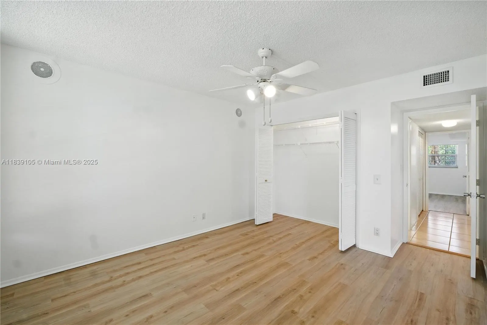 3850 Oaks Clubhouse Dr, #307