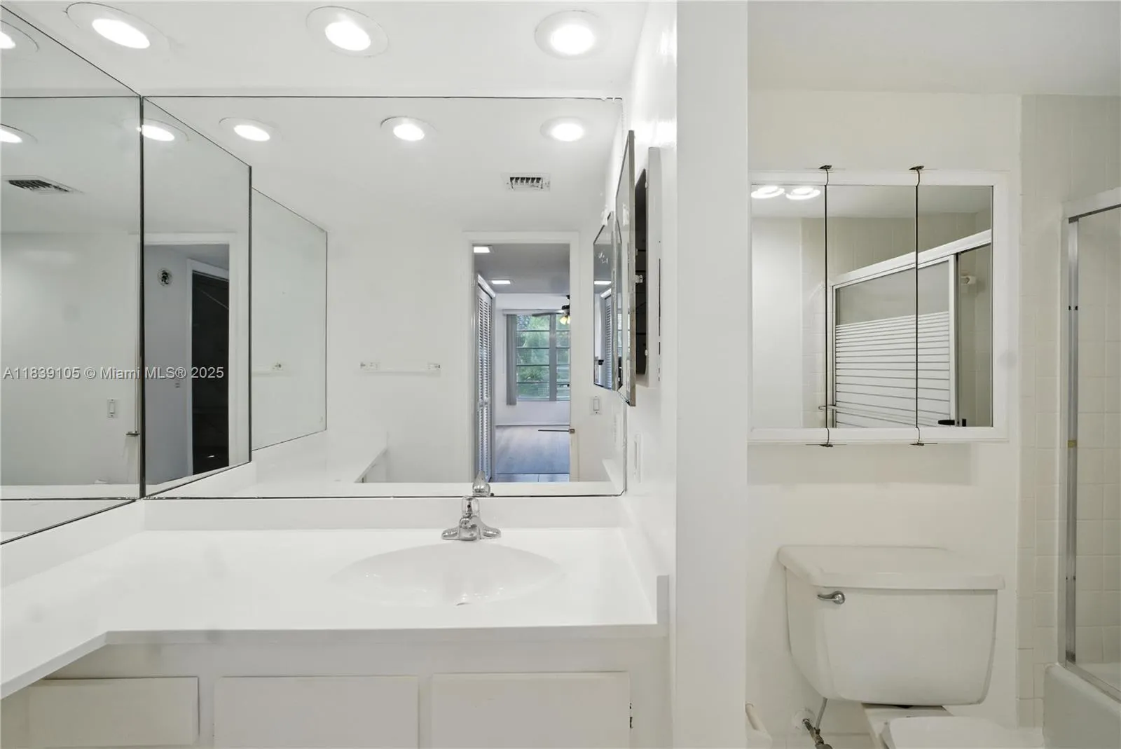 3850 Oaks Clubhouse Dr, #307