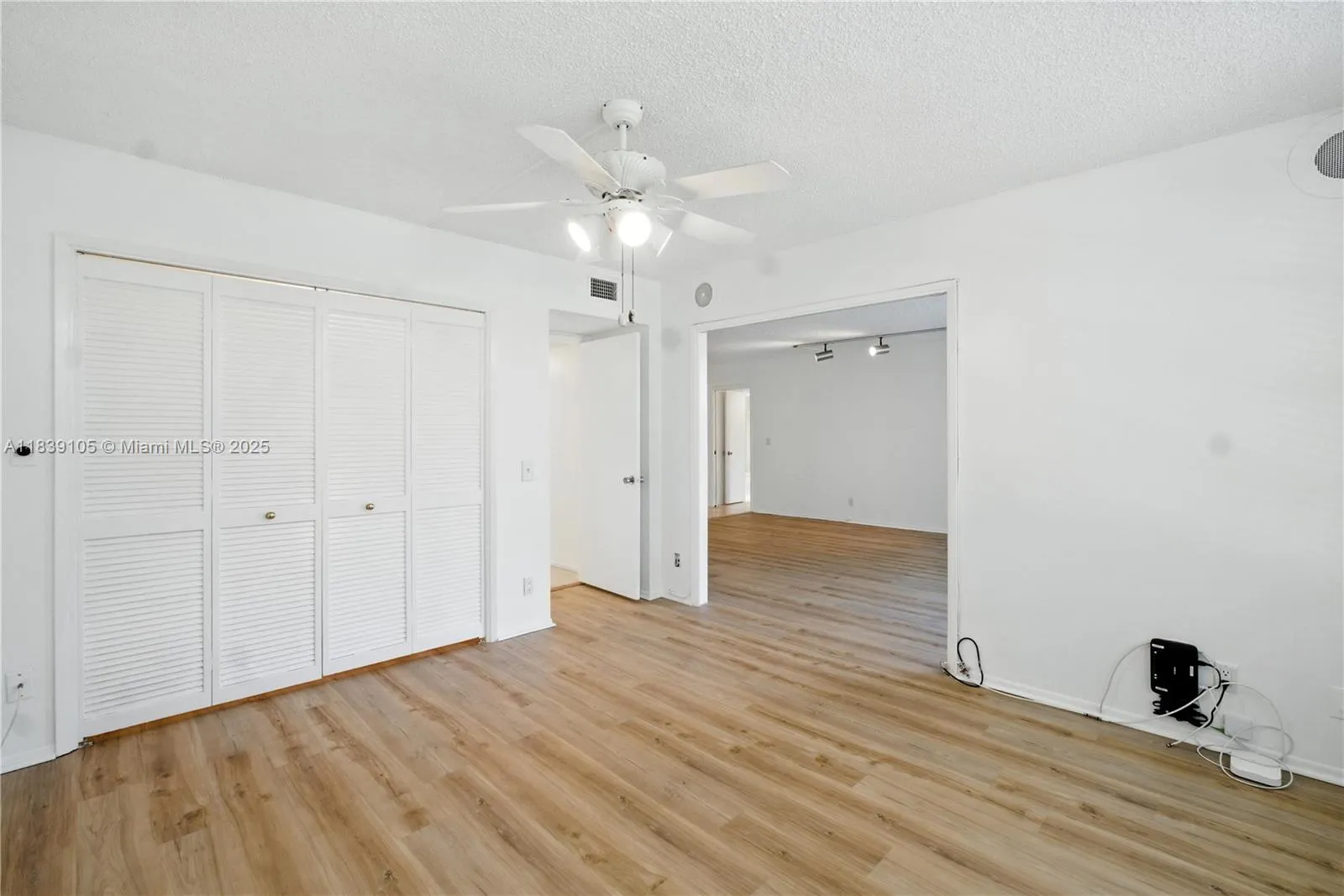 3850 Oaks Clubhouse Dr, #307