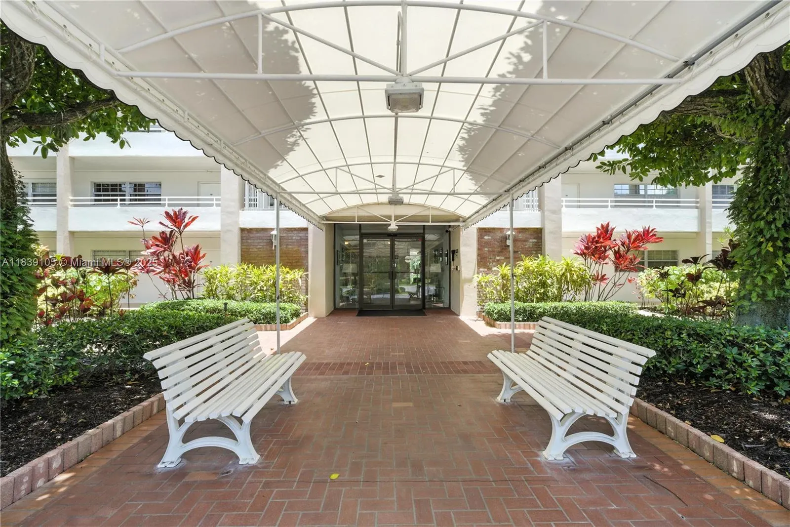 3850 Oaks Clubhouse Dr, #307