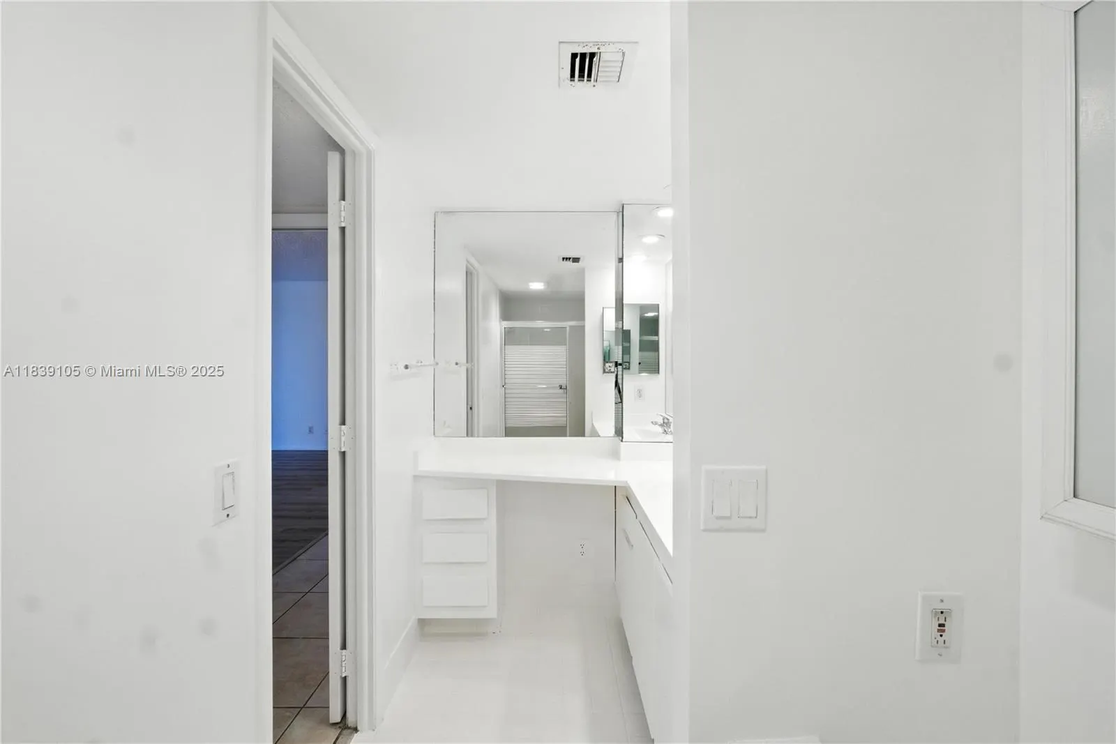 3850 Oaks Clubhouse Dr, #307