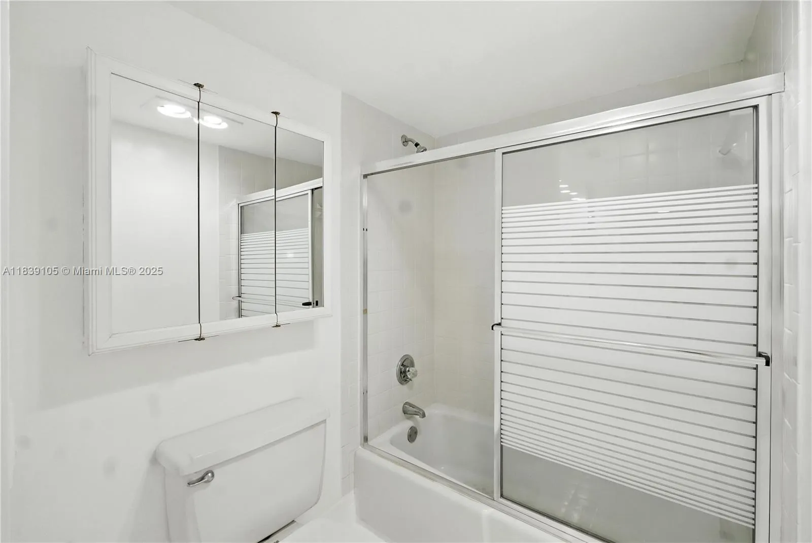 3850 Oaks Clubhouse Dr, #307