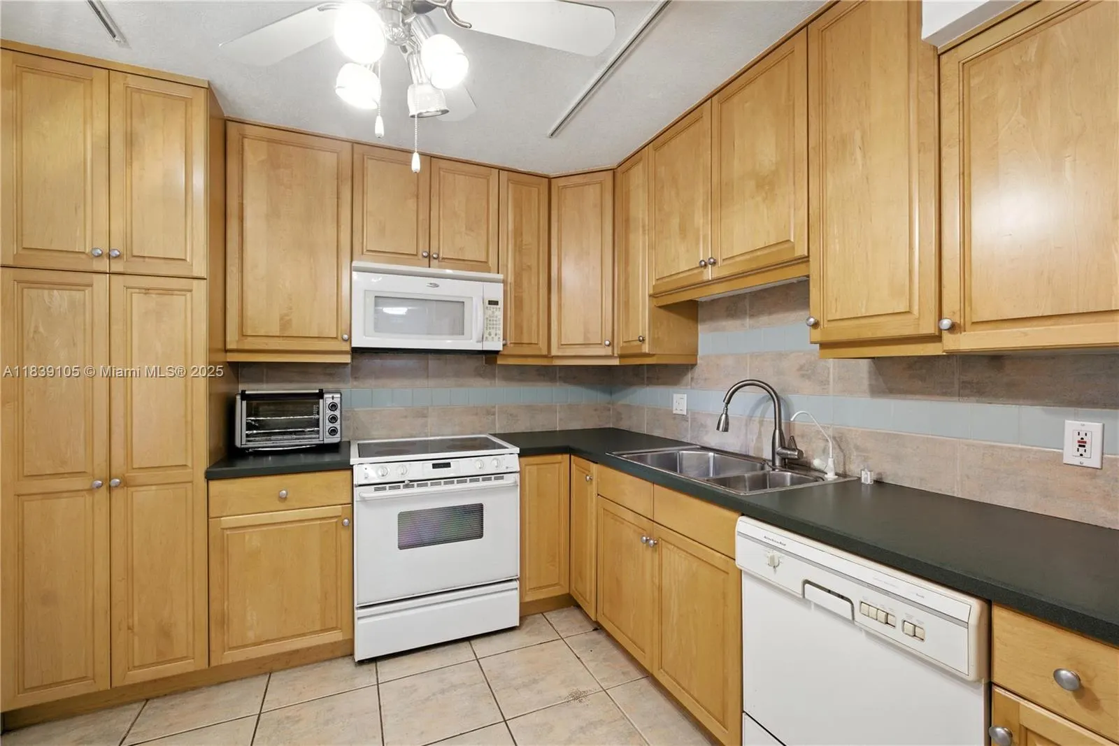 3850 Oaks Clubhouse Dr, #307