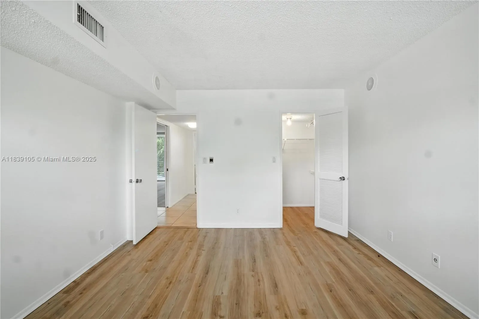 3850 Oaks Clubhouse Dr, #307