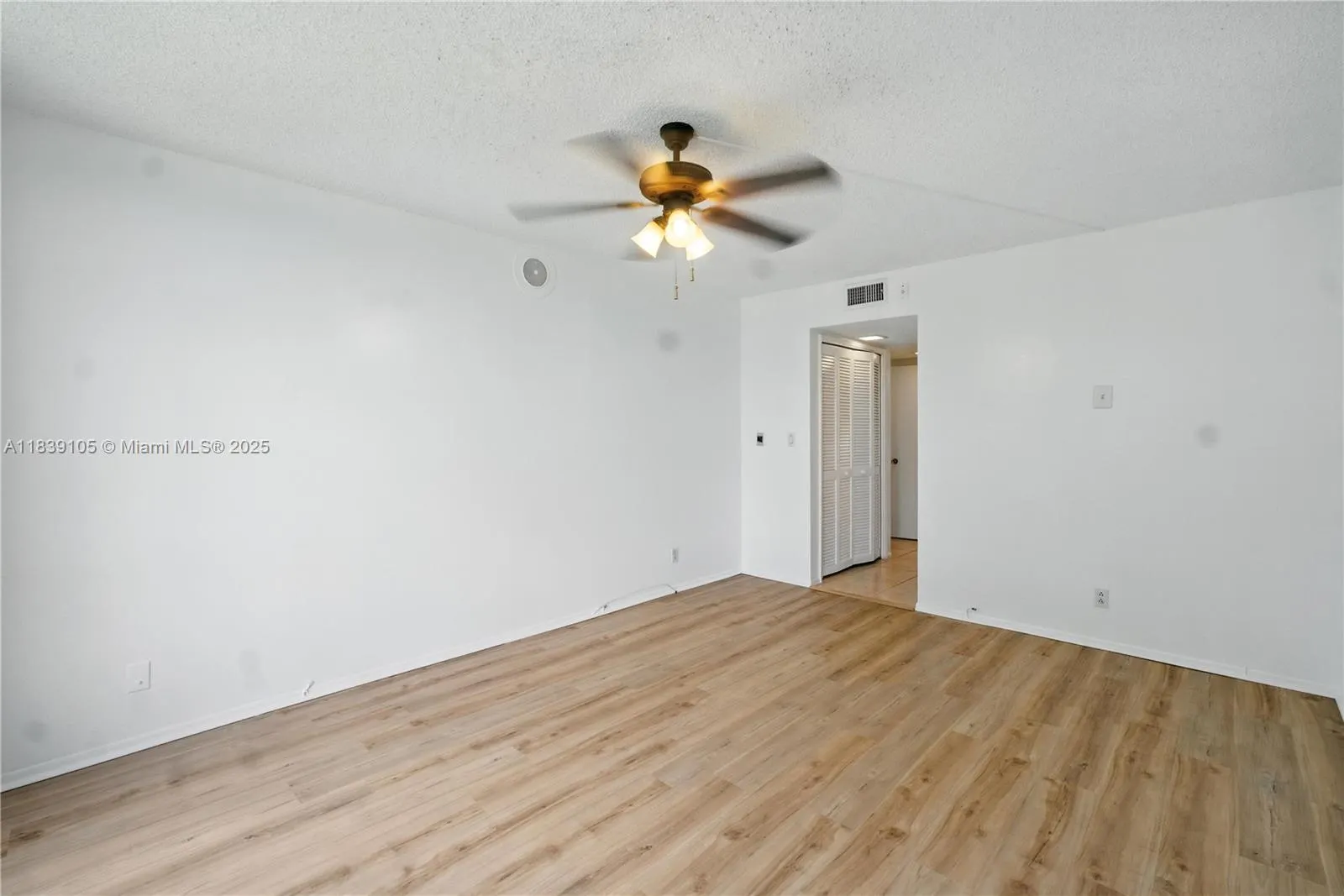 3850 Oaks Clubhouse Dr, #307