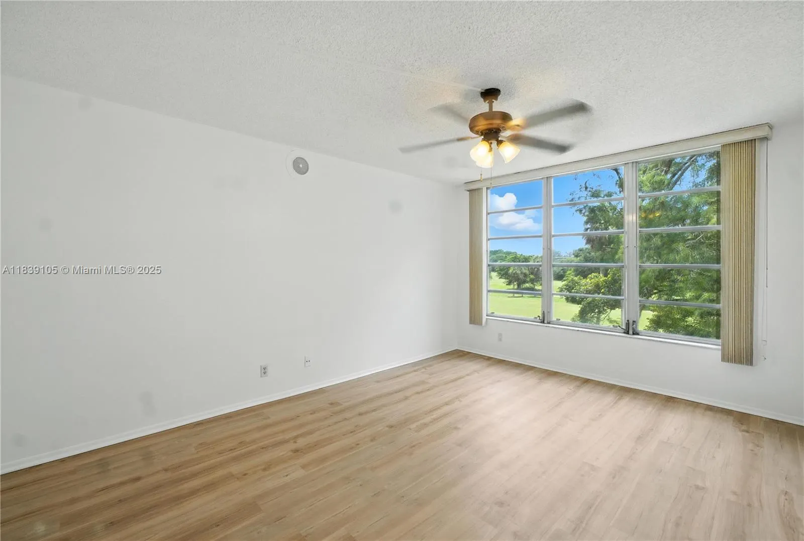 3850 Oaks Clubhouse Dr, #307