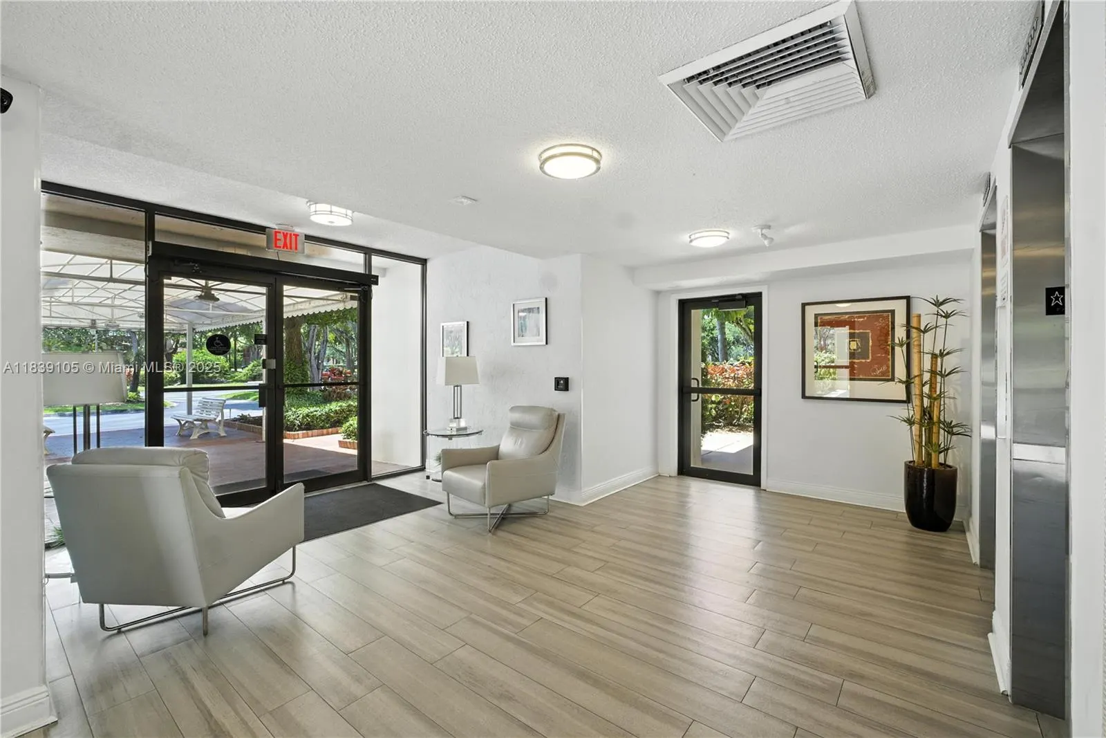 3850 Oaks Clubhouse Dr, #307