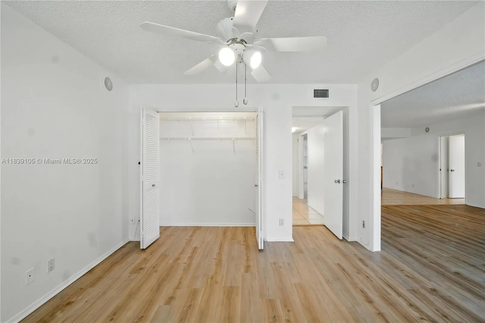 3850 Oaks Clubhouse Dr, #307