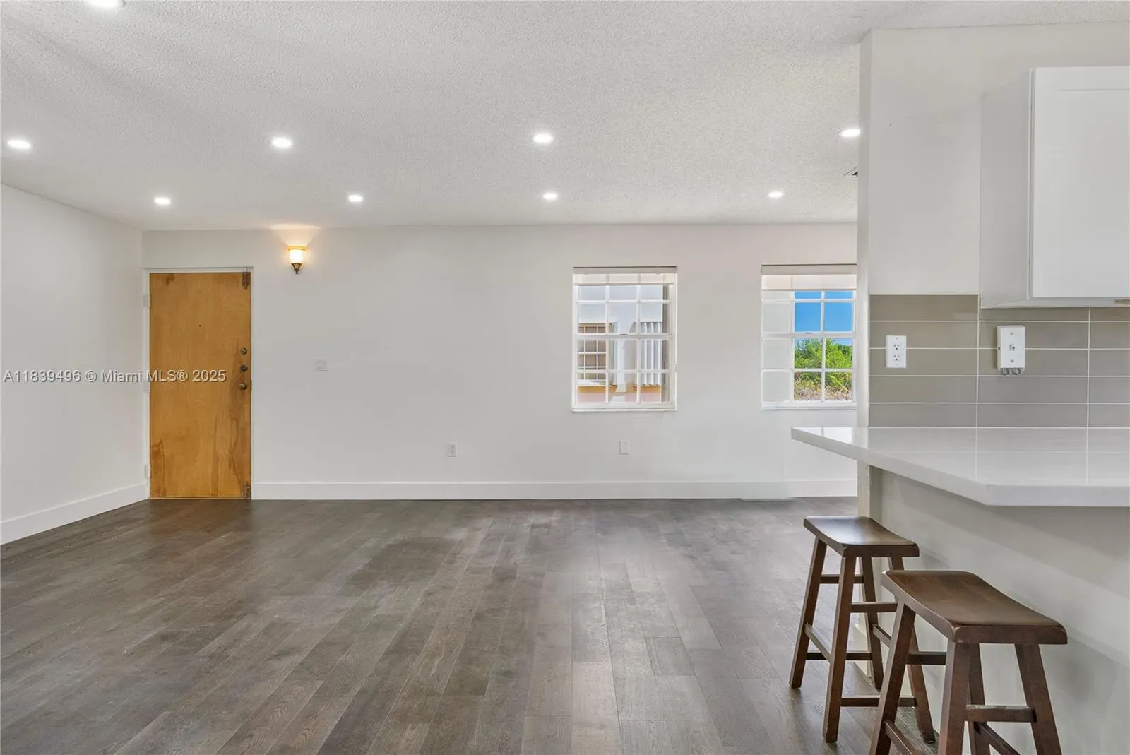 37 Majorca Ave, #401