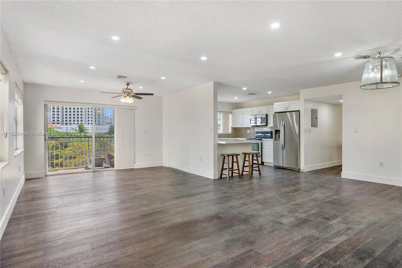 37 Majorca Ave, #401