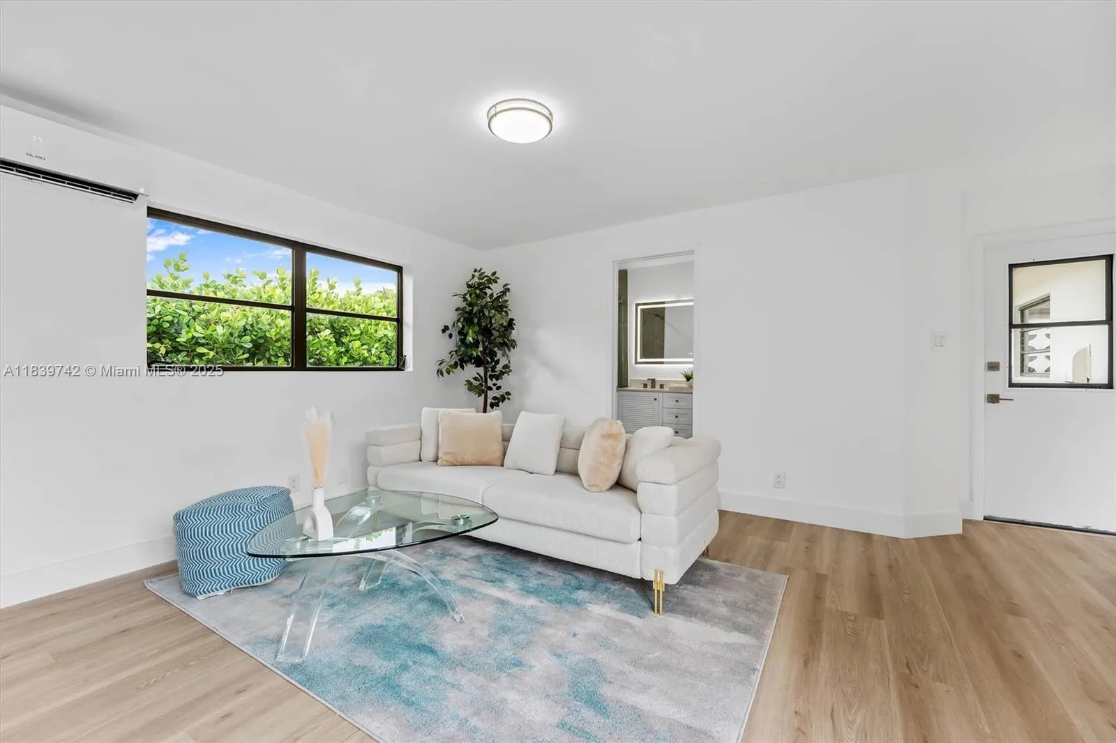 885 Azalea Ct