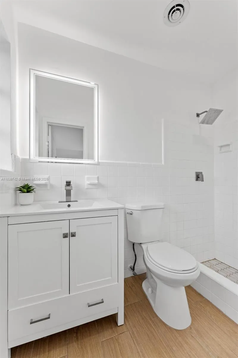 885 Azalea Ct