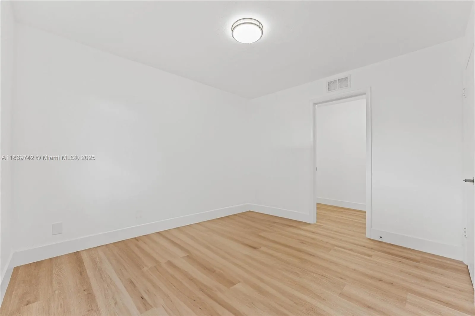 885 Azalea Ct