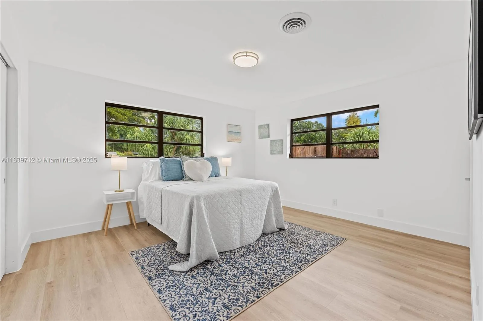 885 Azalea Ct