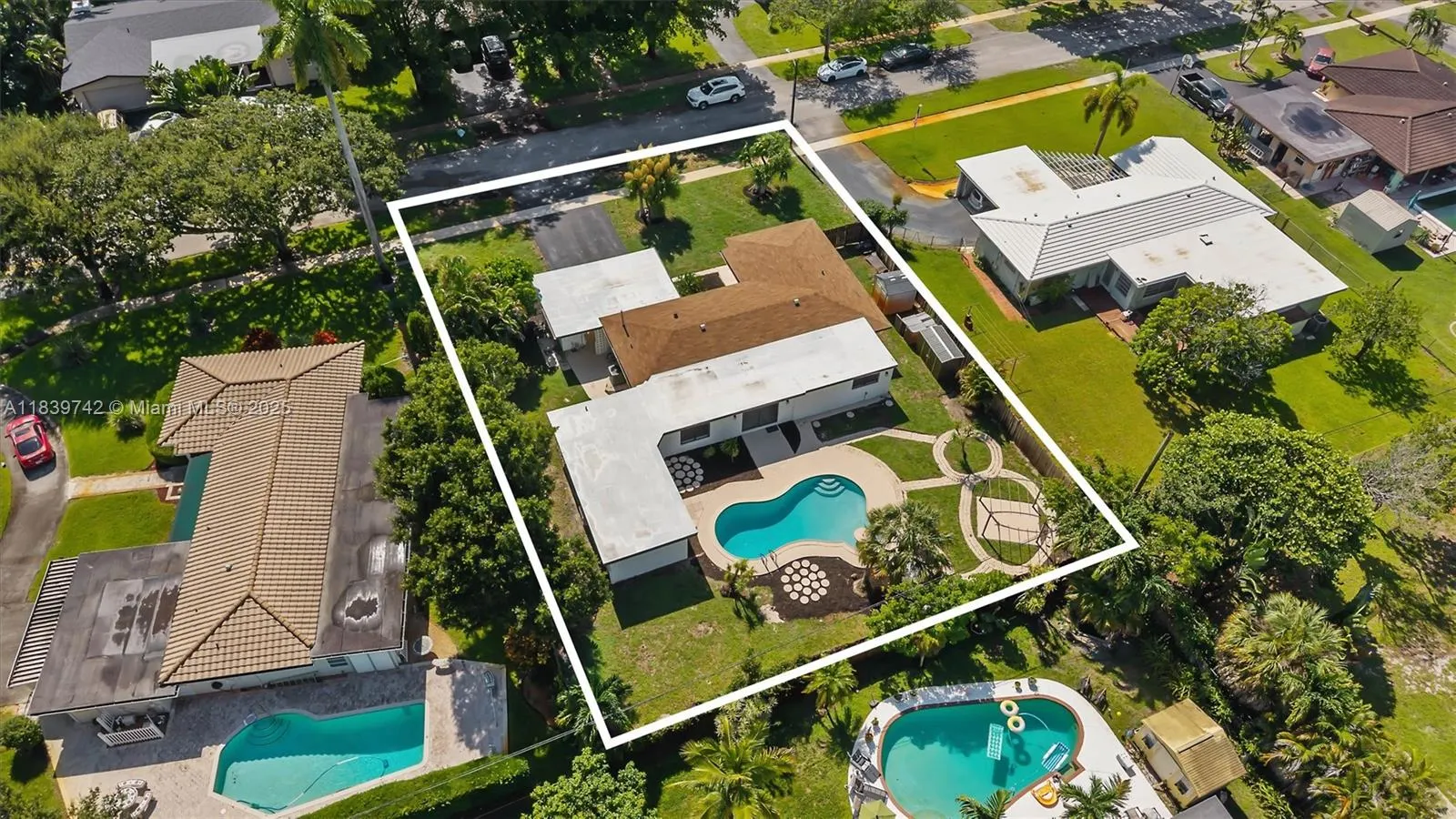 885 Azalea Ct