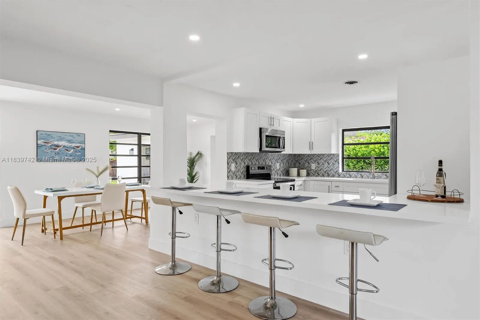 885 Azalea Ct