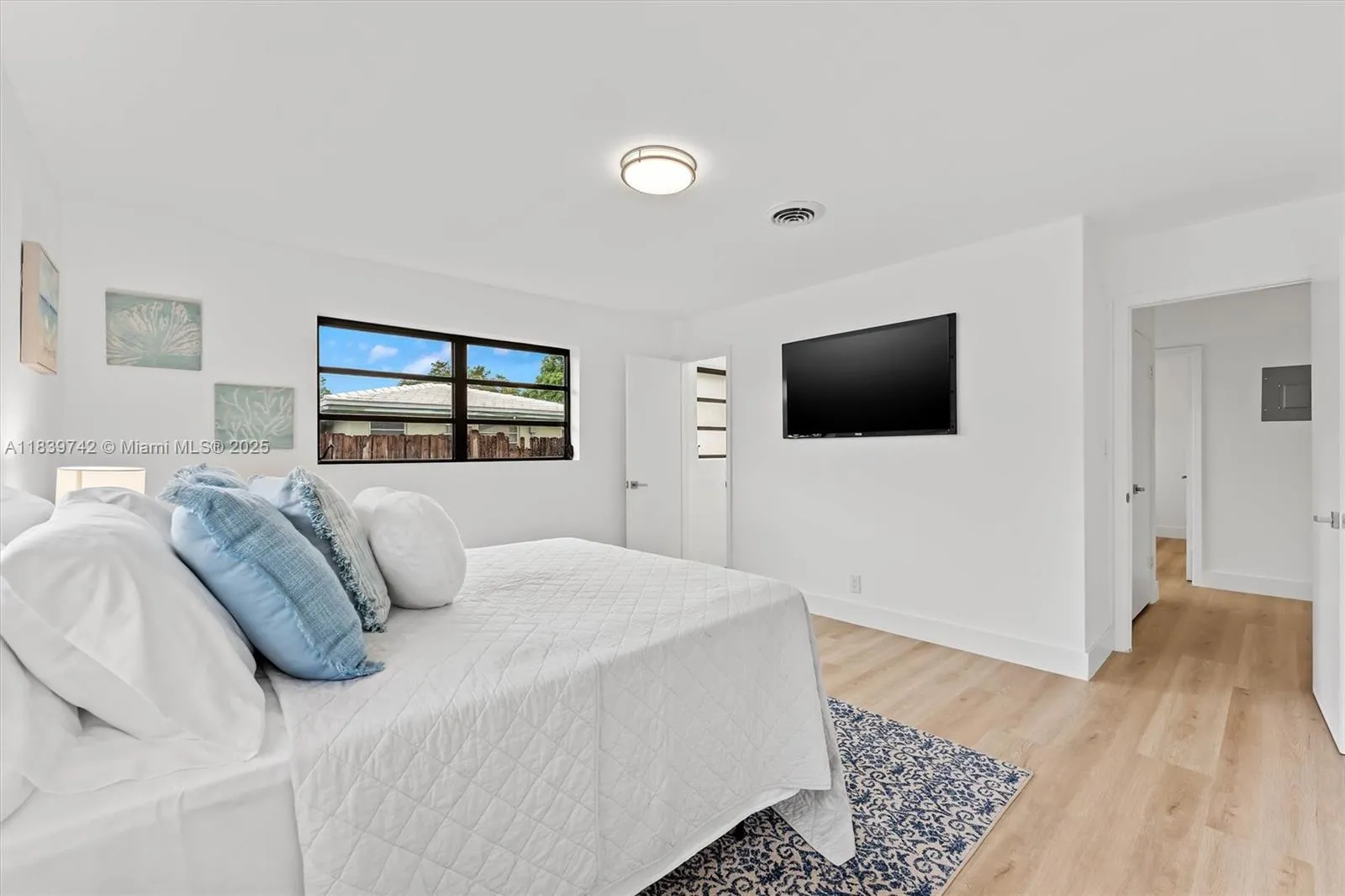 885 Azalea Ct