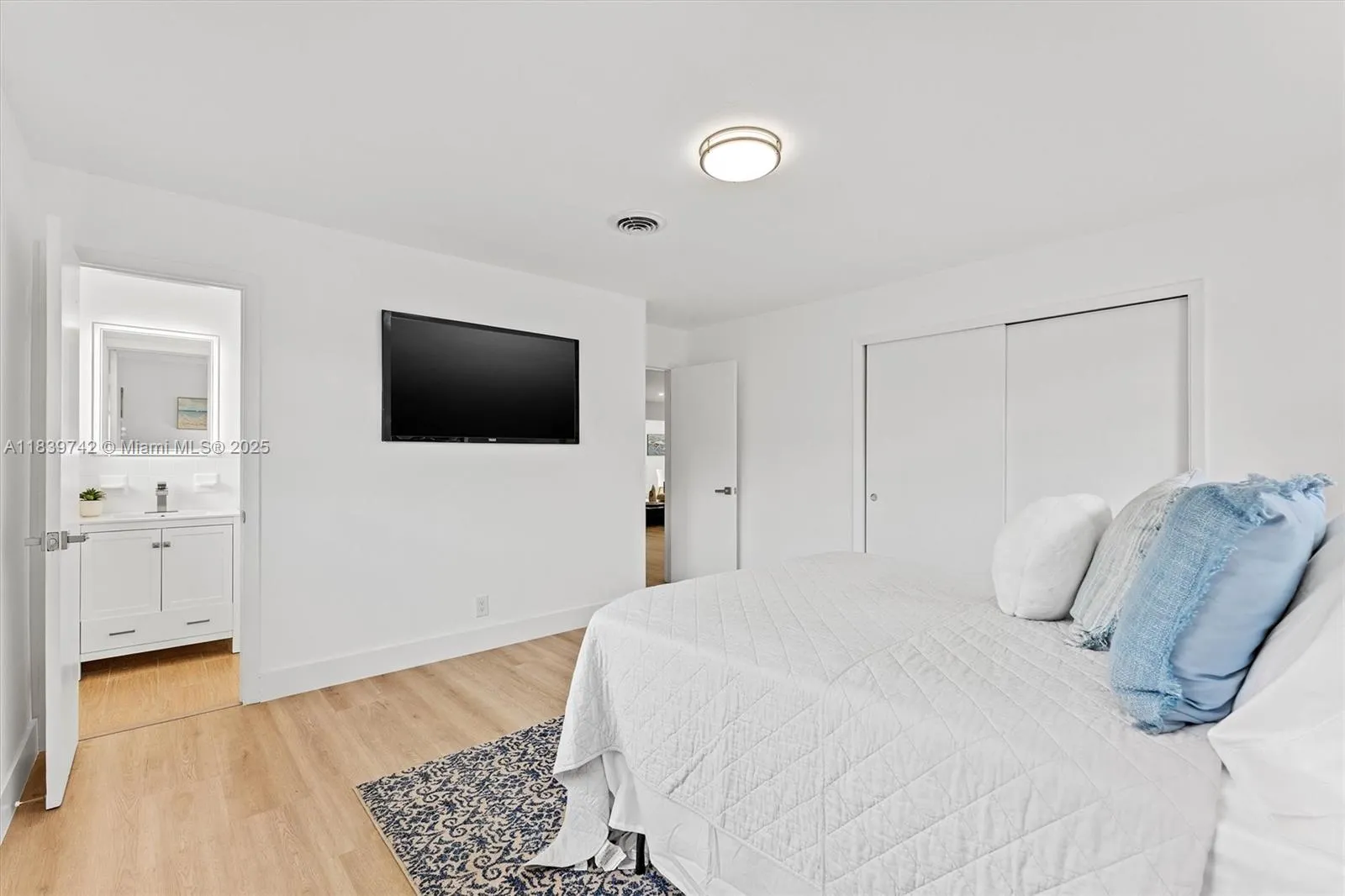 885 Azalea Ct