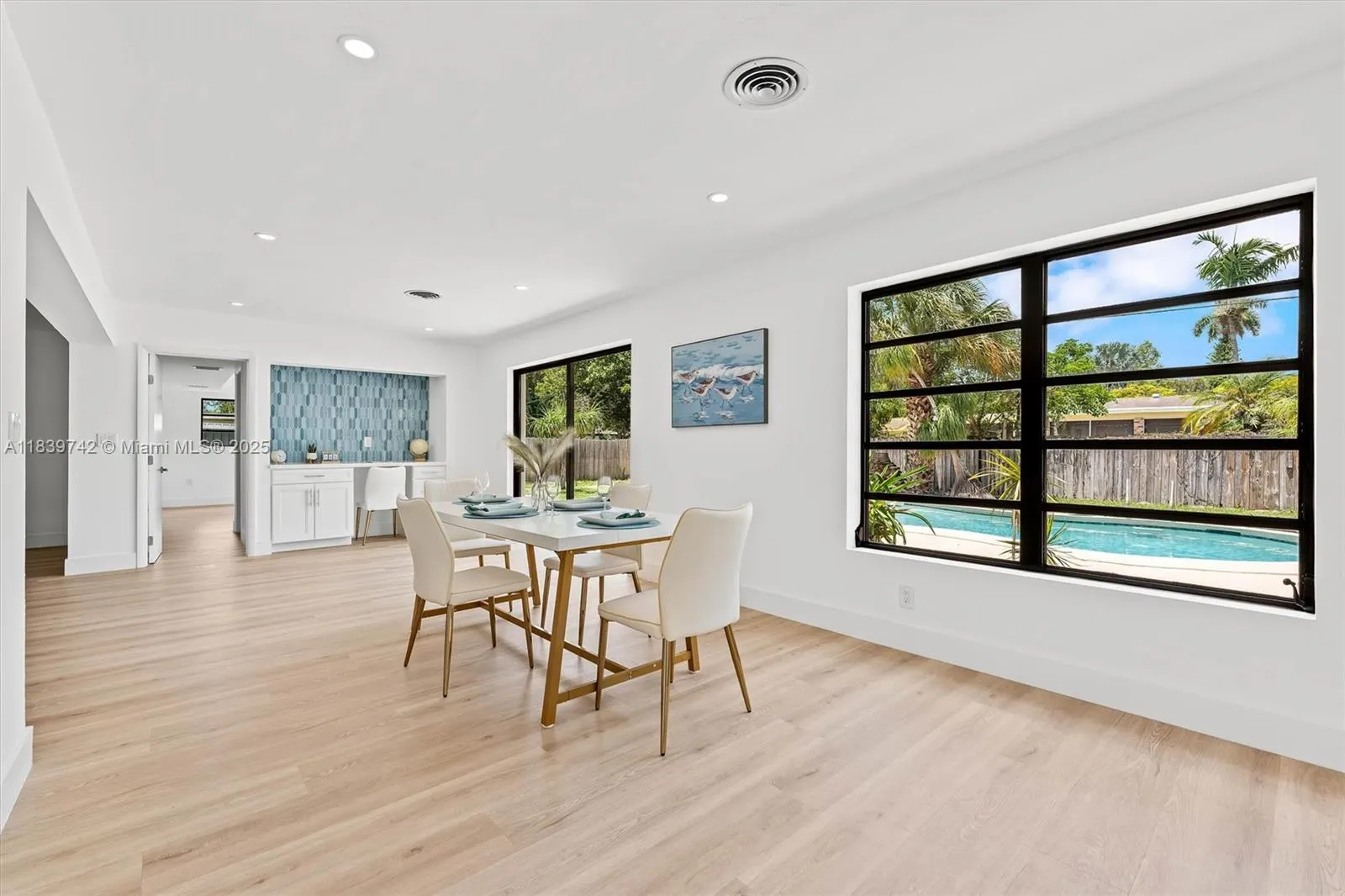885 Azalea Ct