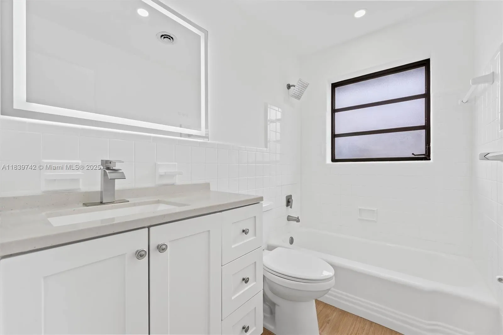 885 Azalea Ct