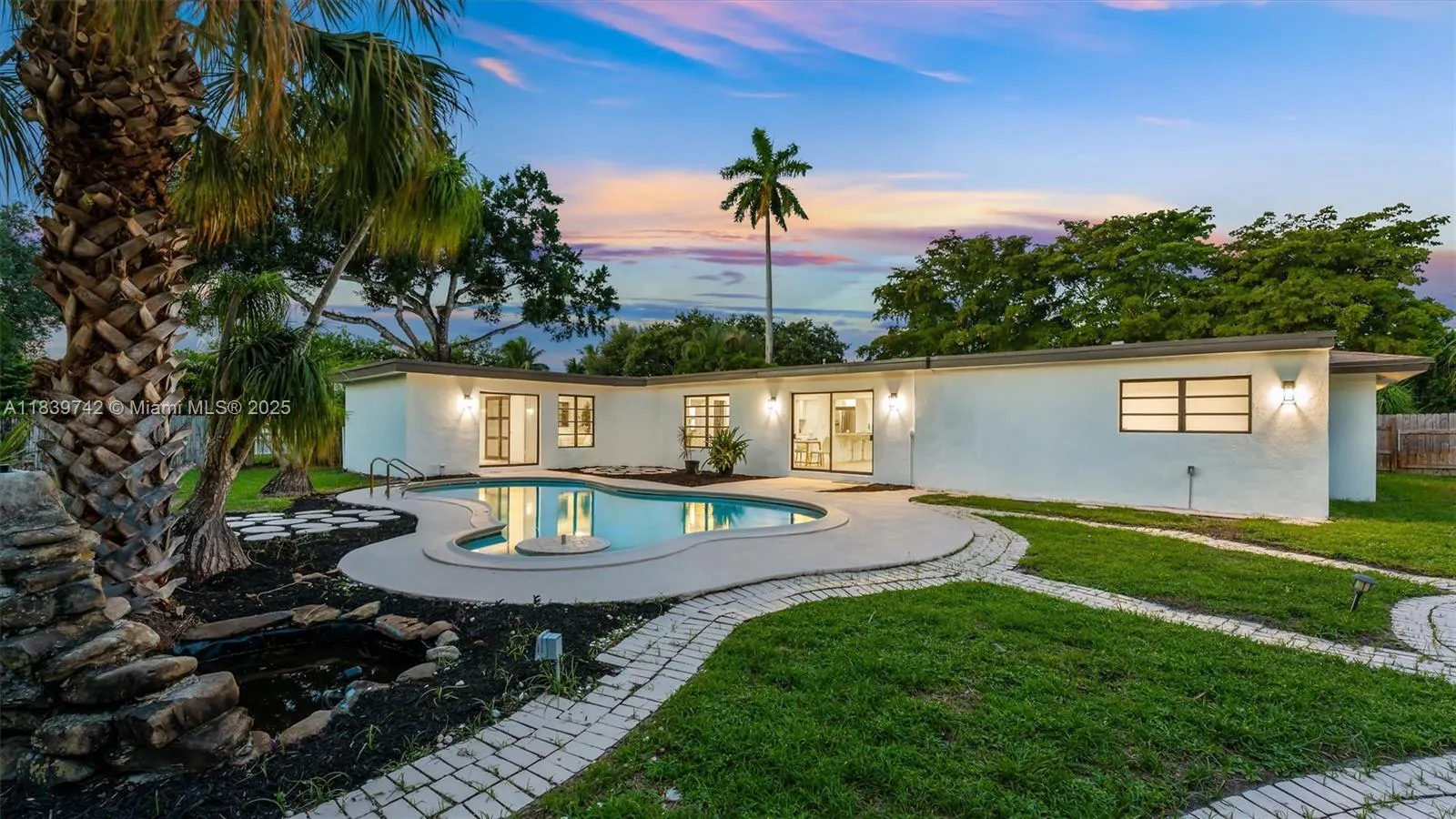 885 Azalea Ct