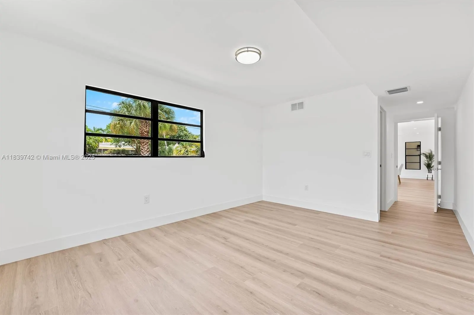 885 Azalea Ct