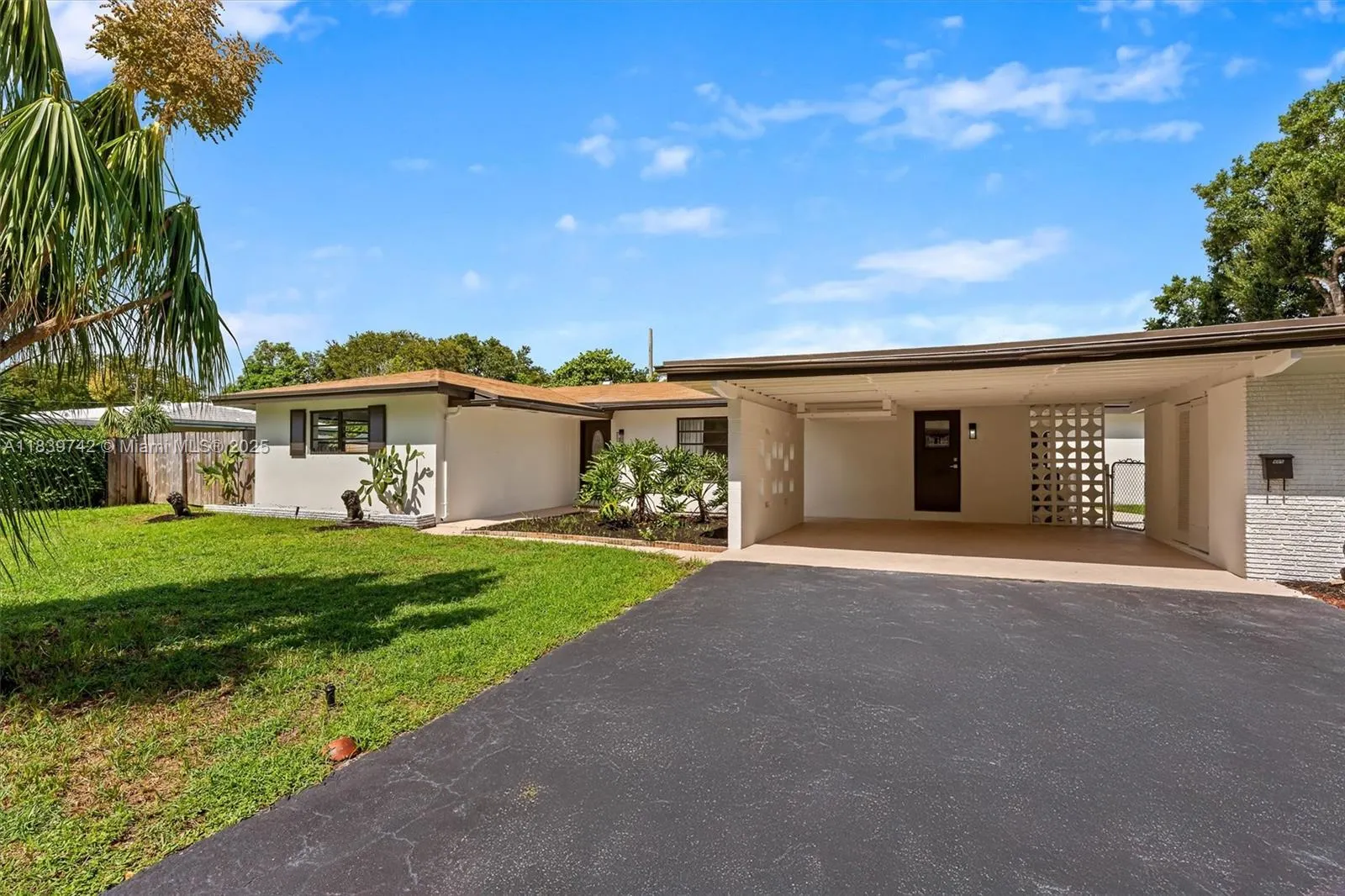 885 Azalea Ct