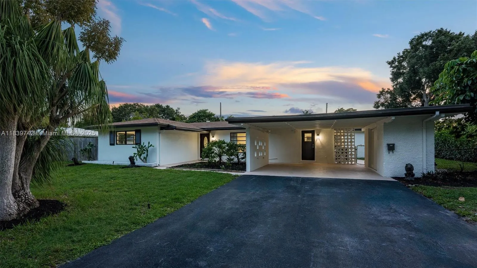 885 Azalea Ct