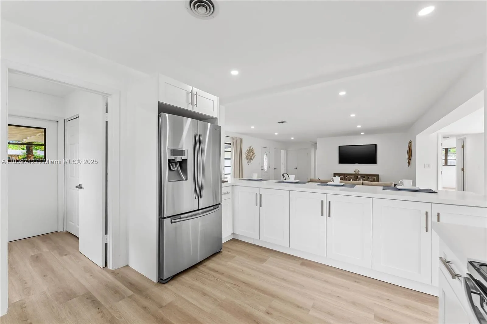 885 Azalea Ct