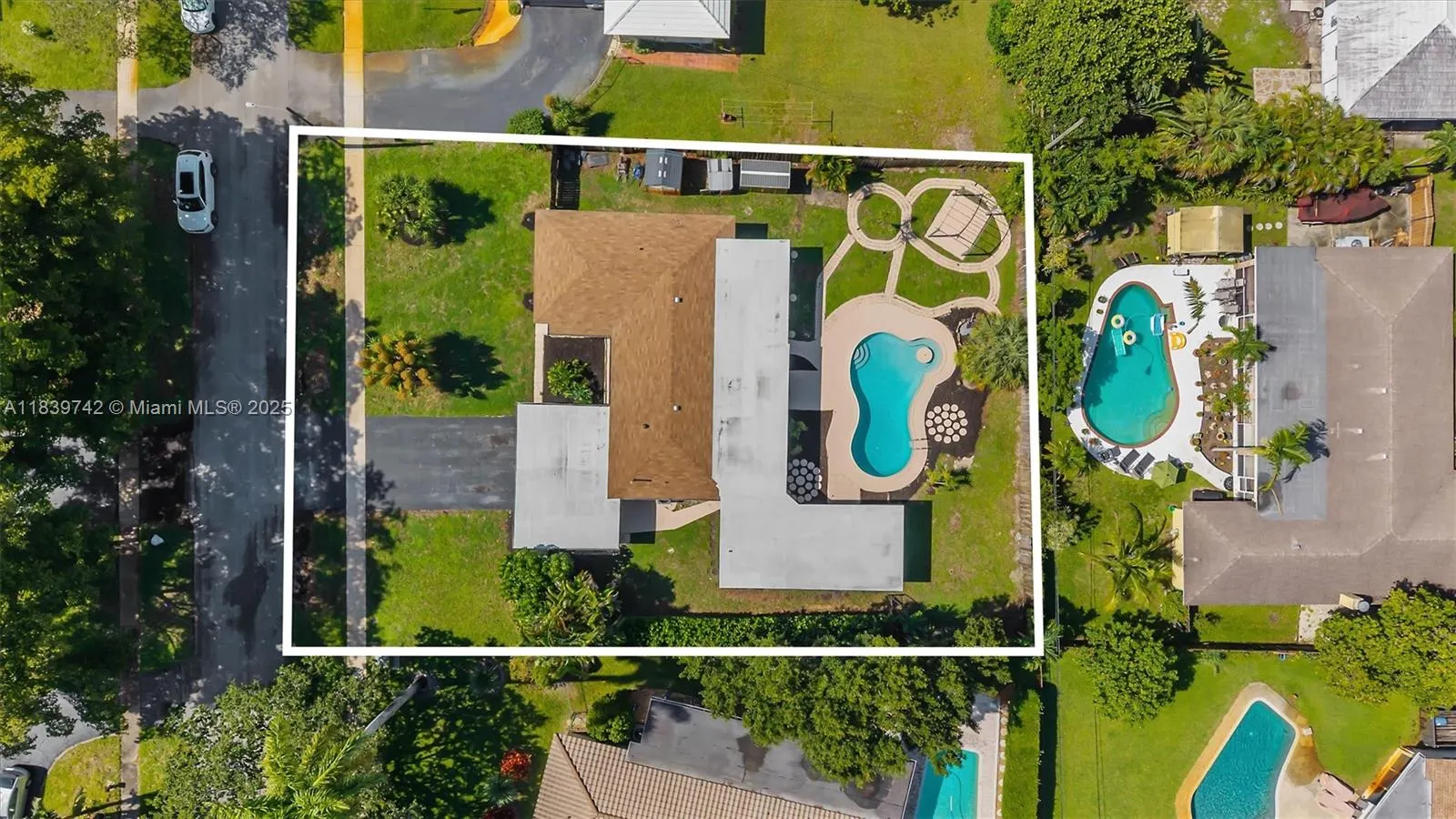 885 Azalea Ct