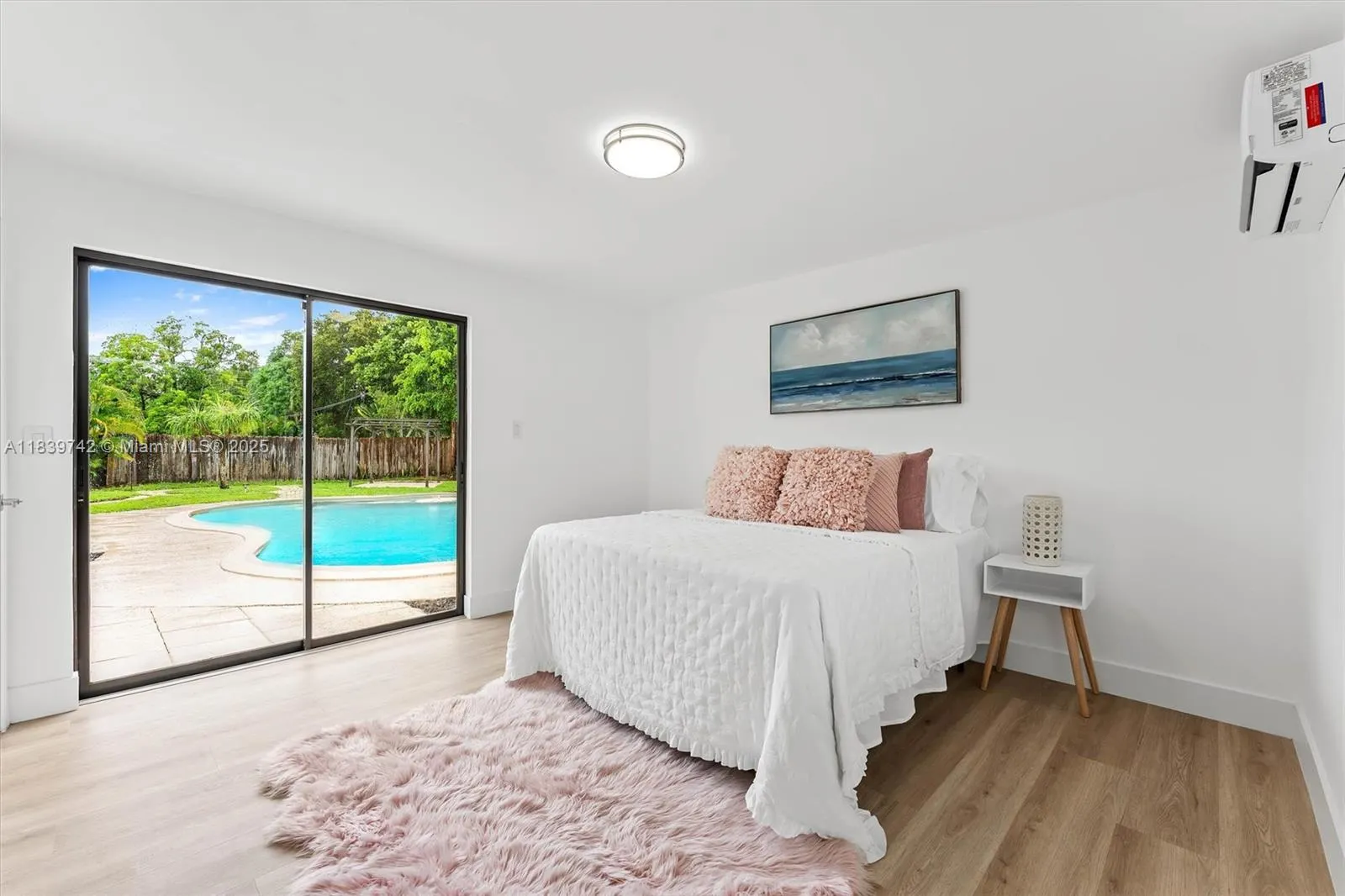 885 Azalea Ct