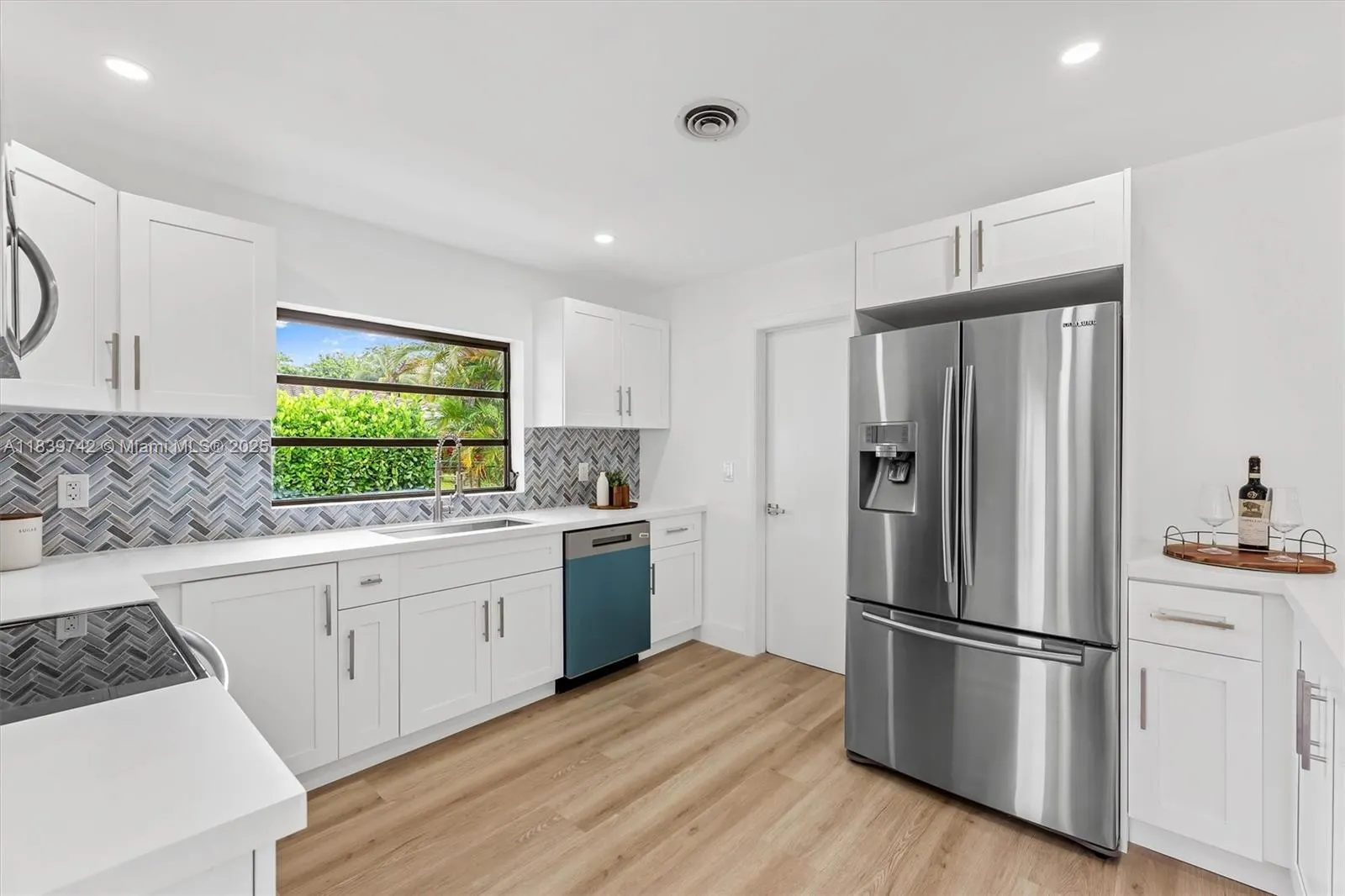 885 Azalea Ct