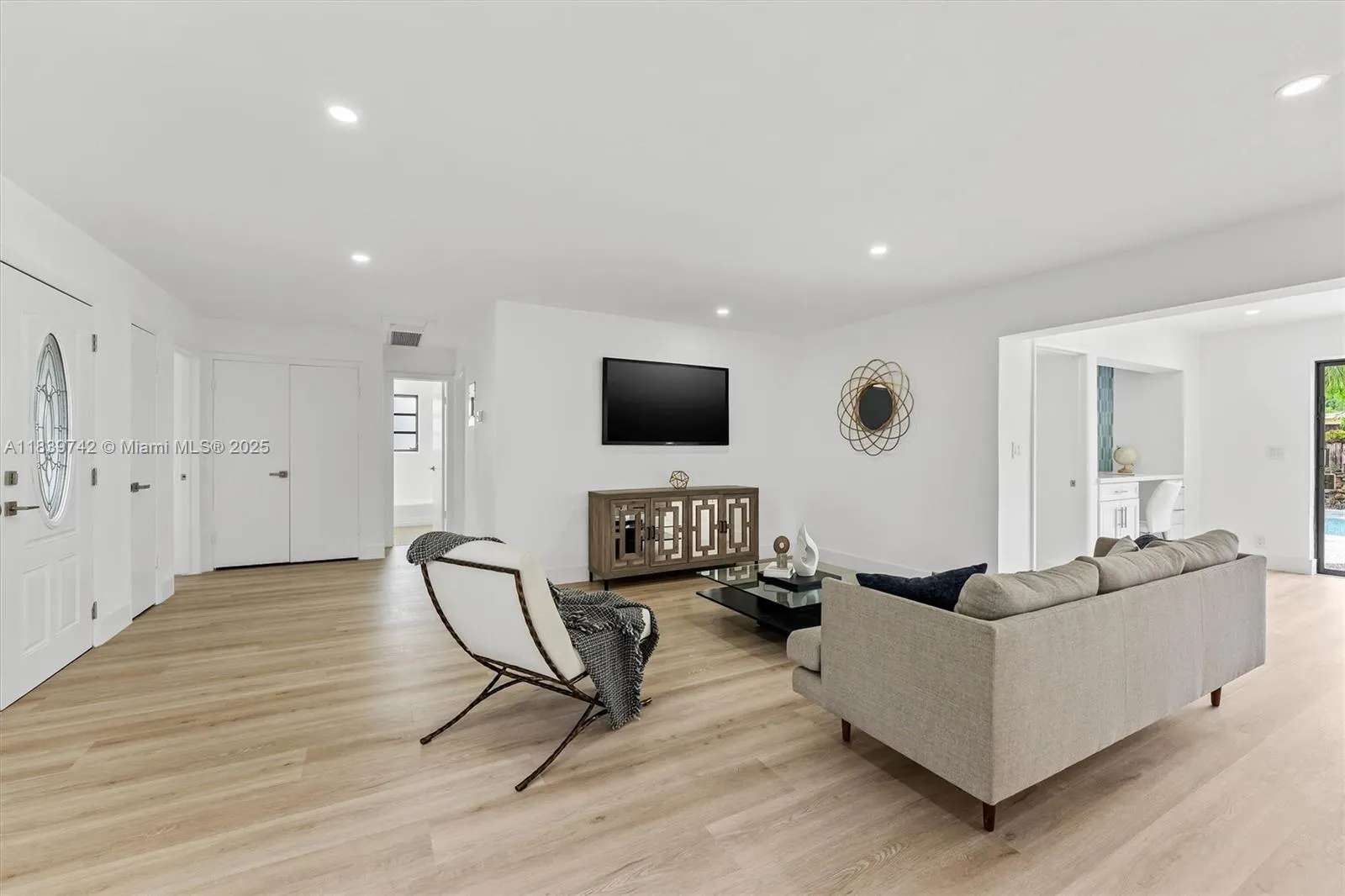 885 Azalea Ct