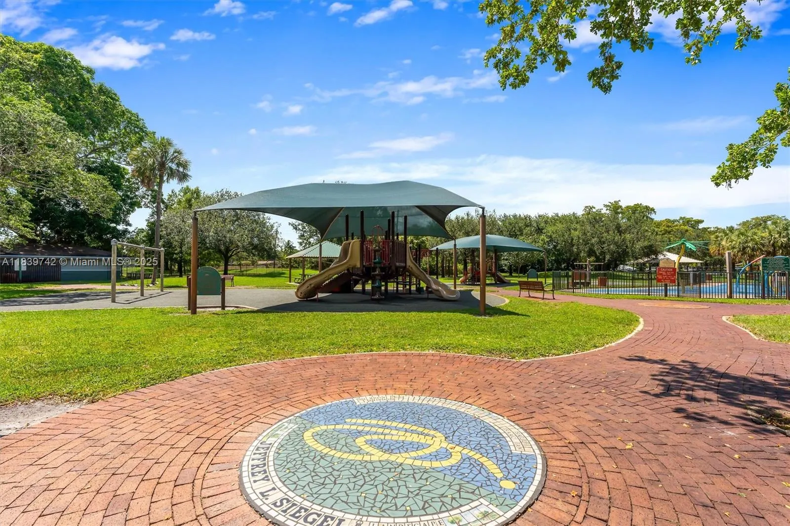 885 Azalea Ct