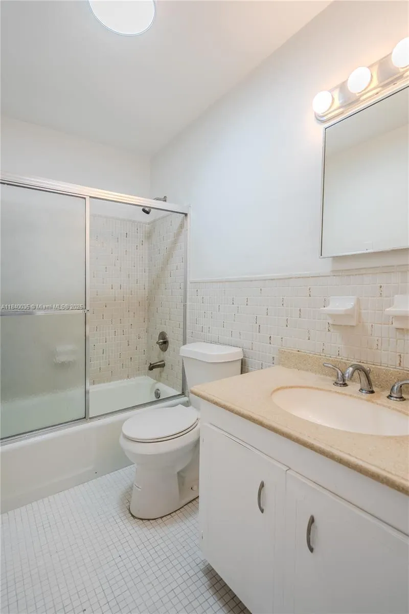 421 NE 1st St, #101