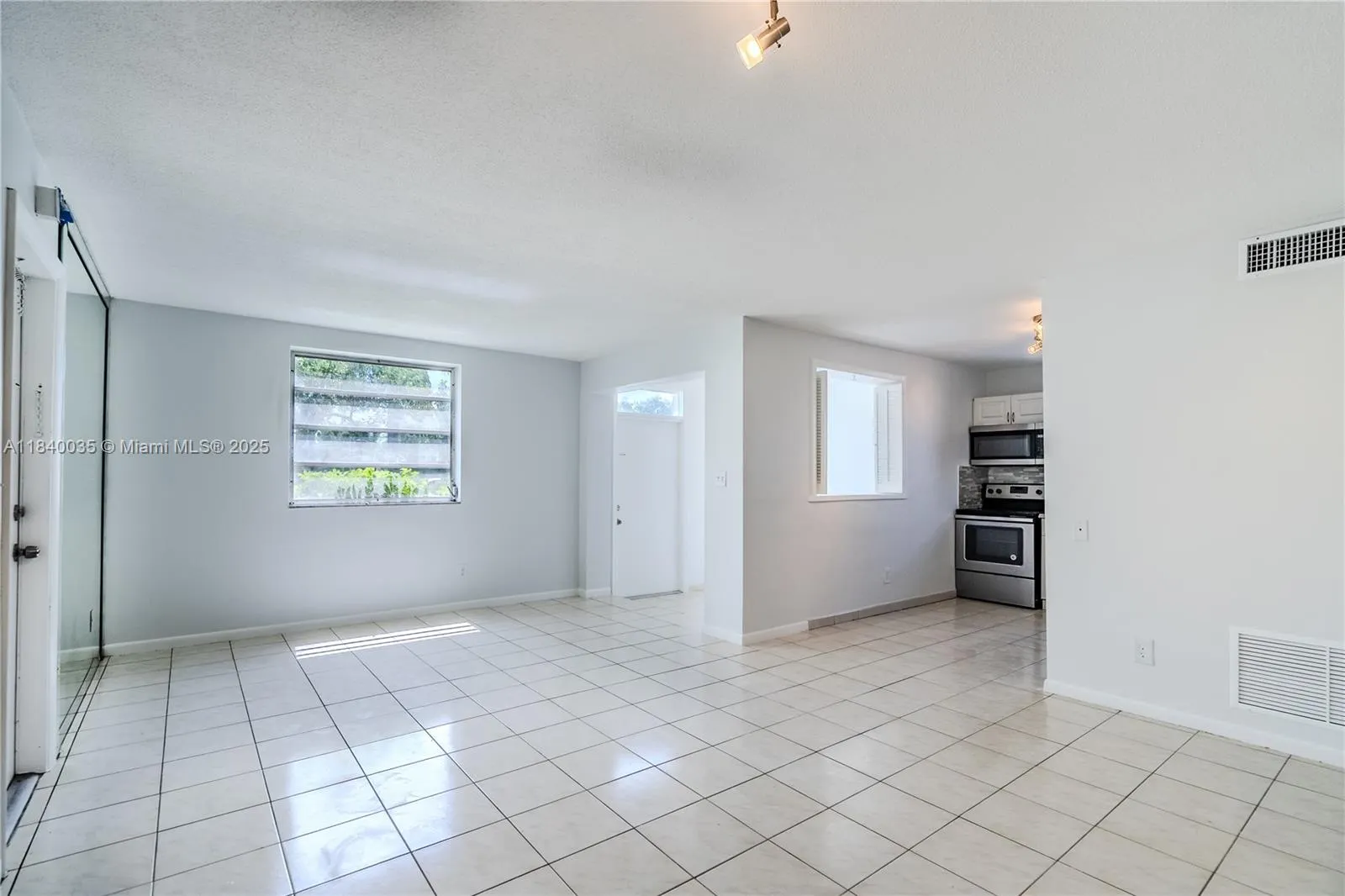 421 NE 1st St, #101