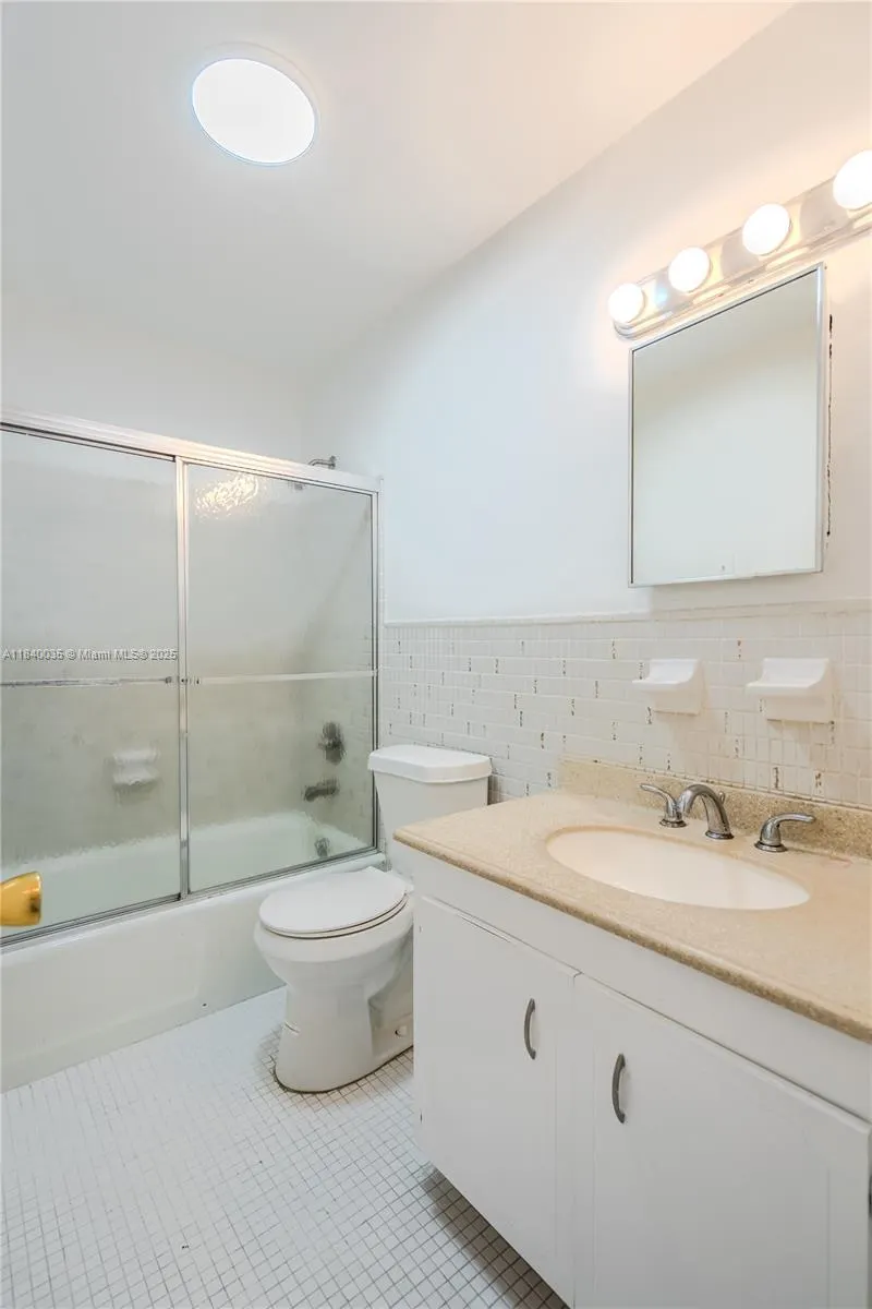 421 NE 1st St, #101