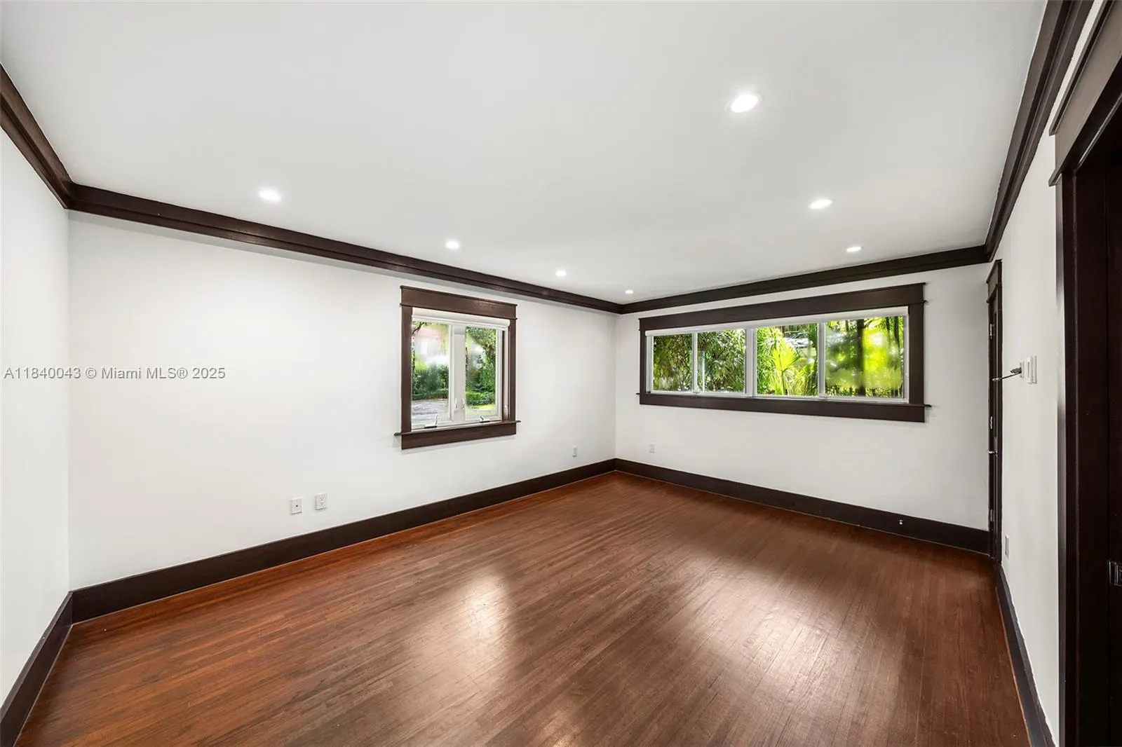 160 W Sunrise Ave