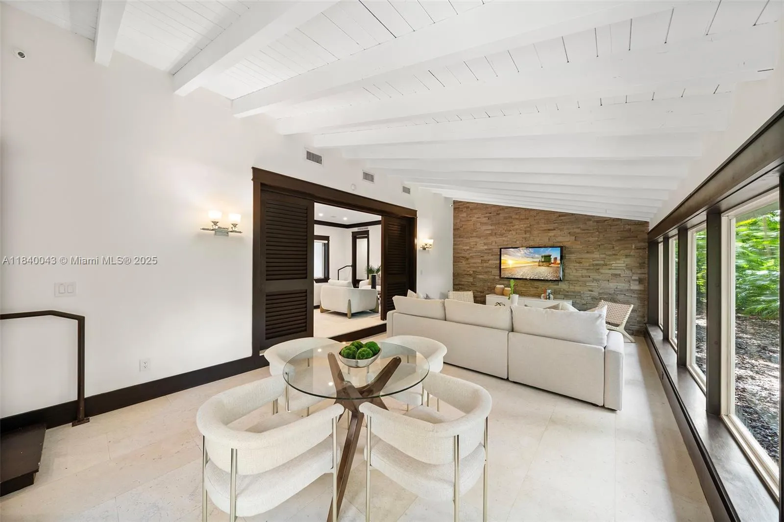 160 W Sunrise Ave