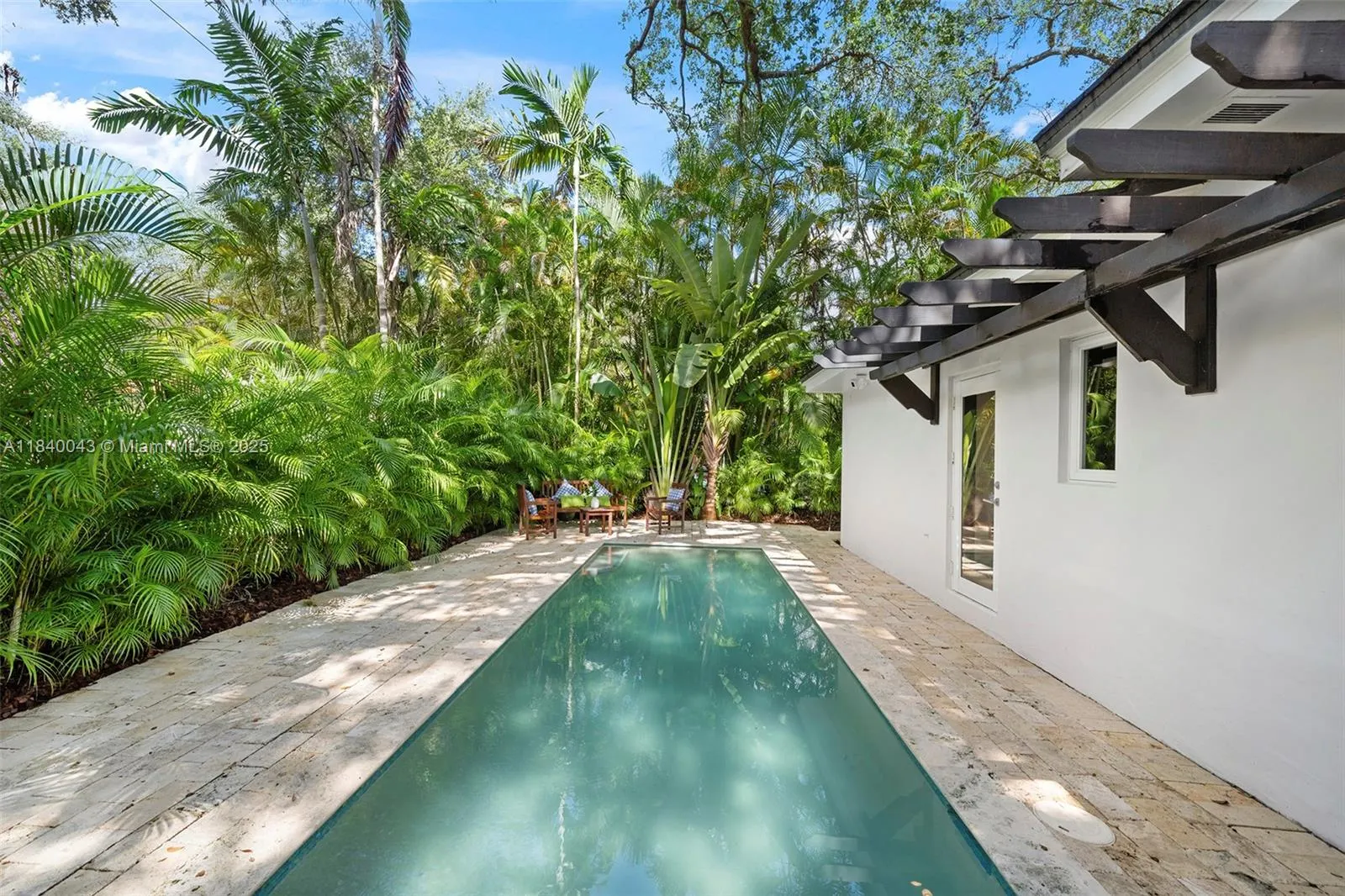 160 W Sunrise Ave