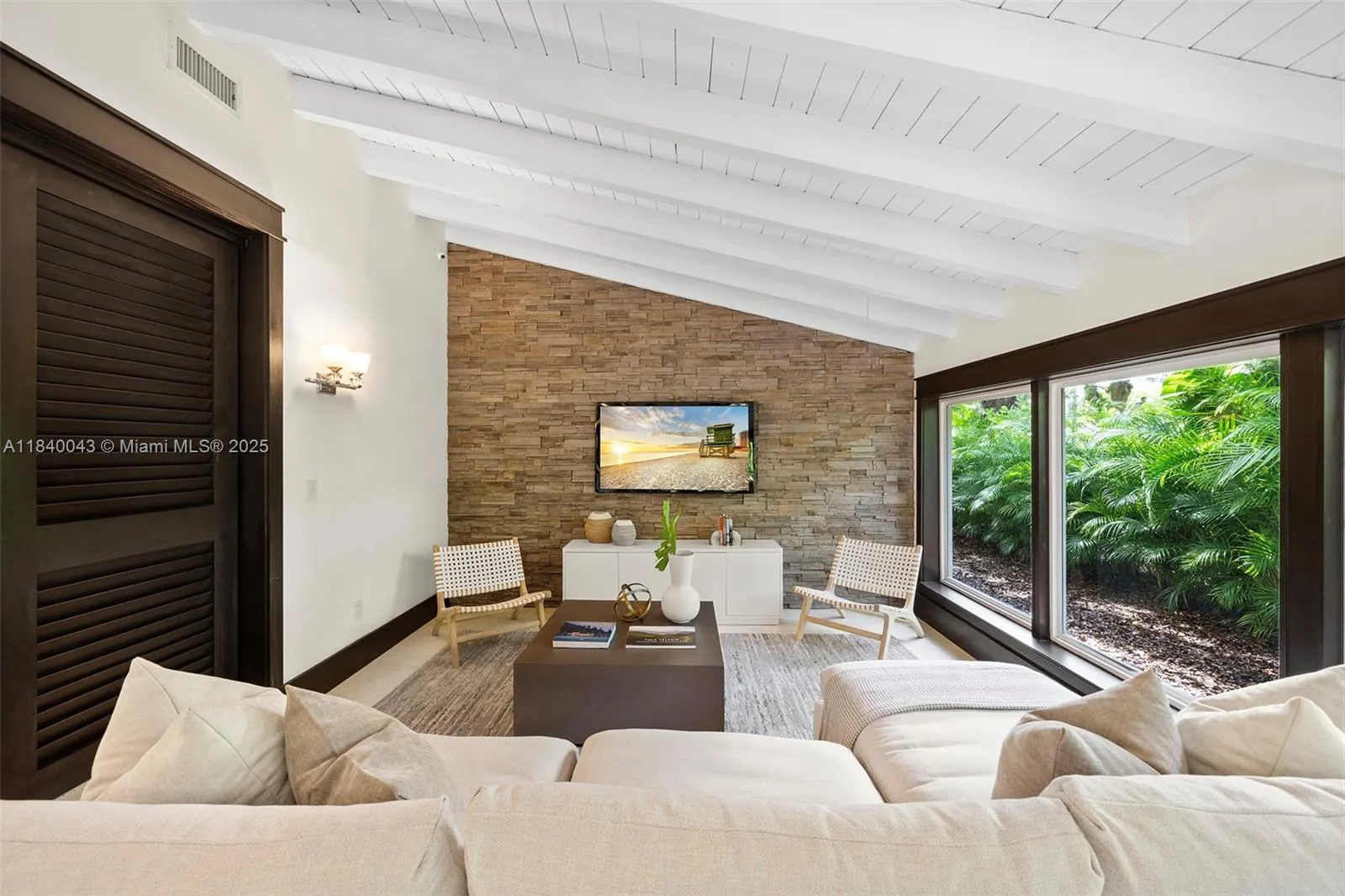 160 W Sunrise Ave